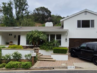 Exterior photo of stucco house in Sherman Oaks after being painted.