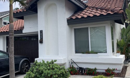 Stucco painting in classic colors